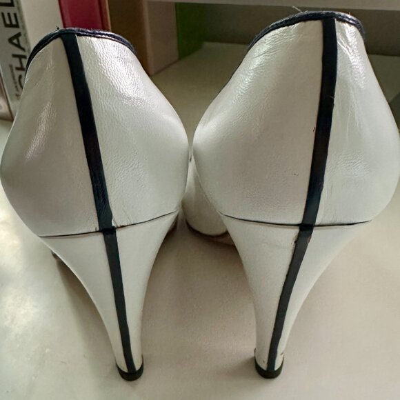 SOLD - Chanel White and Black lining Shoes US Size 8 (38) - Picture 6 of 9